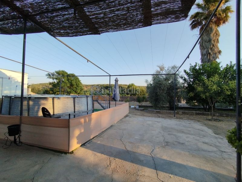 Foto 1c79f852-5549-4fe9-b91e-b882a7cec892. Masia amb aparcament a Cabra