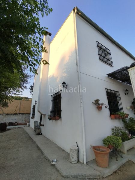 Foto b8d06f31-080b-4e42-b6fb-a4bc6a073563. Masia amb aparcament a Cabra