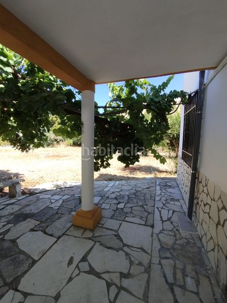 Foto daf9e16f-b17b-4e3d-9773-9655bb37f17f. Masia amb aparcament piscina a Cabra