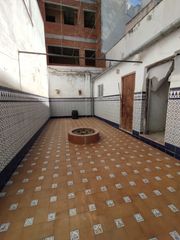 Haus in Calle juan grande 8. Casa para reformar en el centro de cabra