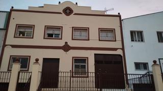 Nau industrial  Polígono industrial atalaya. Nave con viviendas
