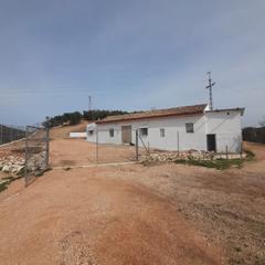 Masia  N/a. Terreno de 7 hectares con casa y nave.
