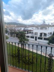 Pis  Calle historiador garca montero. Piso con parking y trastero junto al hospital