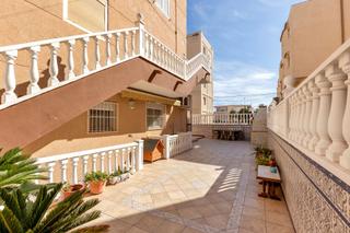 Apartament a Francia 20. Planta baja con gran terraza a solo 200 metros de la playa de la