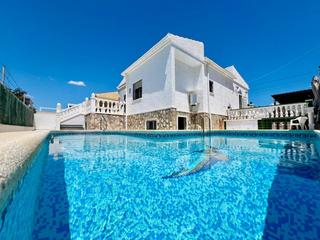 Maison  Usagre. Casa adosada con piscina privada y parcela amplia en san luis, t