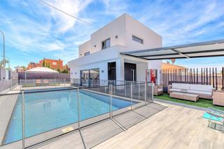 Casa  Beethoven. Chalet independiente reformado en la siesta  torrevieja