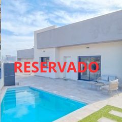 Xalet  Lentisco. Exclusivo chalet independiente de estilo moderno, próximo al cam