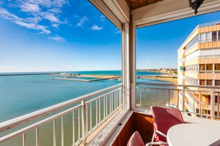 Apartment  Gregorio marañon 37. Amplio piso en primera linea de playa.