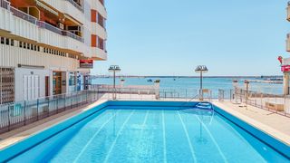 Apartment in Gregorio marañon 41. Amplio piso en primera linea playa del acequion.