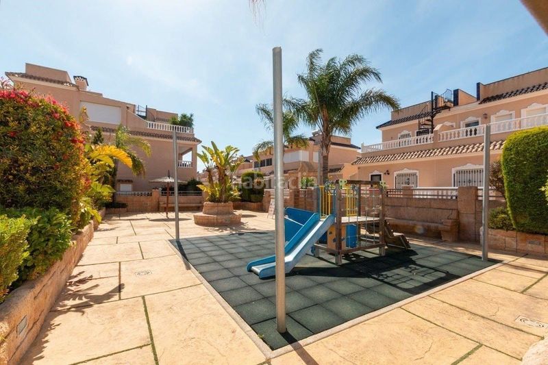 Foto b08c75b5-65cd-47ef-80f3-faf53937d127. Apartament amb piscina a Cabo Roig Orihuela