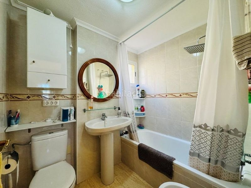 Foto bd911279-b42a-4d71-8478-3a91d048d9a5. Casa adossada amb piscina a Cañada del Molino Torrevieja
