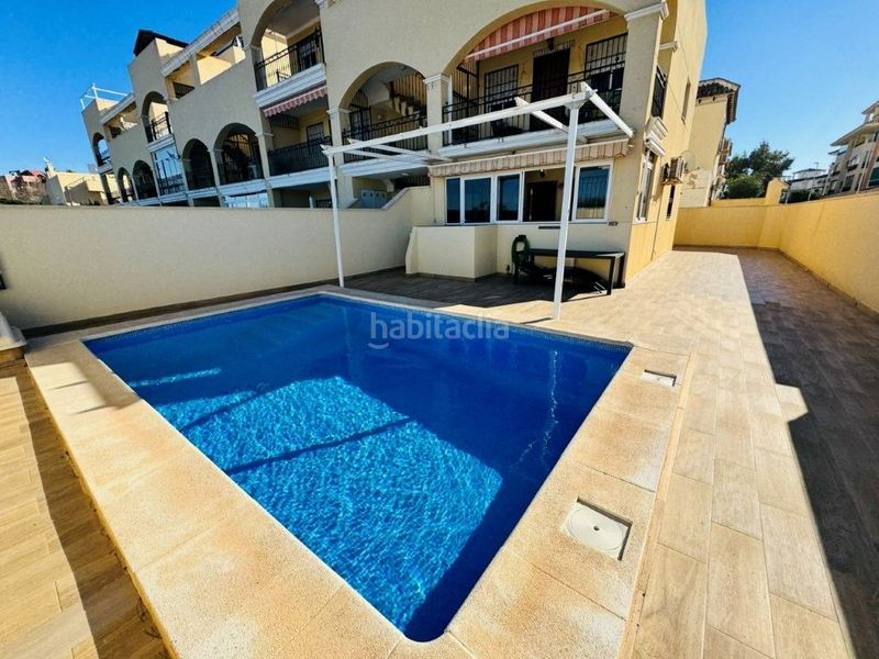 Foto fdf25291-d938-4bb1-ac6f-721b4a1742b2. Casa adossada amb piscina a Cañada del Molino Torrevieja