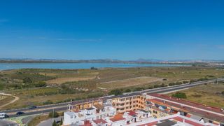 Studio  La lisa 2. Estudio reformado con vistas a la laguna de la mata  ideal inver