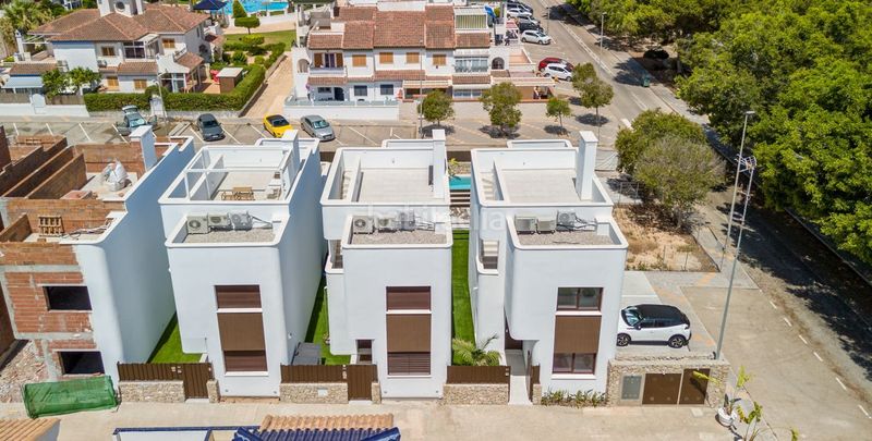 Foto ce60d5b9-f1a1-474a-9cc2-080872f18175. Casa amb piscina a Torre de la Horadada Pilar de la Horadada