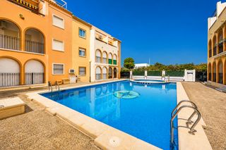 Casa  Urbano aregui. Bungalow bajo a 250 m de la playa de los náufragos  torrevieja