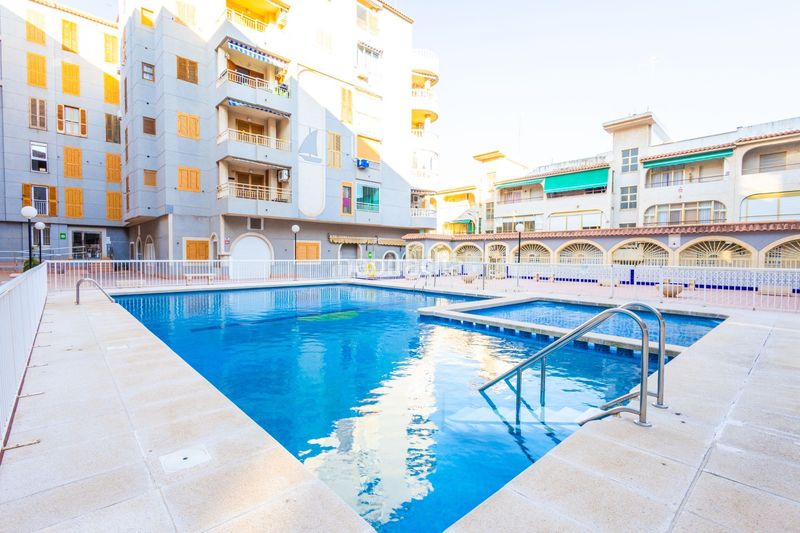Foto 0abde5e2-a1b2-47f7-b083-3d1271acde21. Àtic amb piscina a El Acequión Torrevieja
