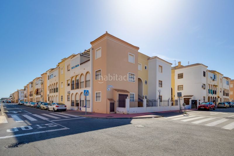 Foto fe5874a3-d3fb-4958-a4df-226923e19bef. Casa a ramón rubial 7 a La Veleta Torrevieja