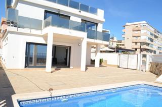 Chalet  Bogavante. Villa de obra nueva en  primera linea de playa.