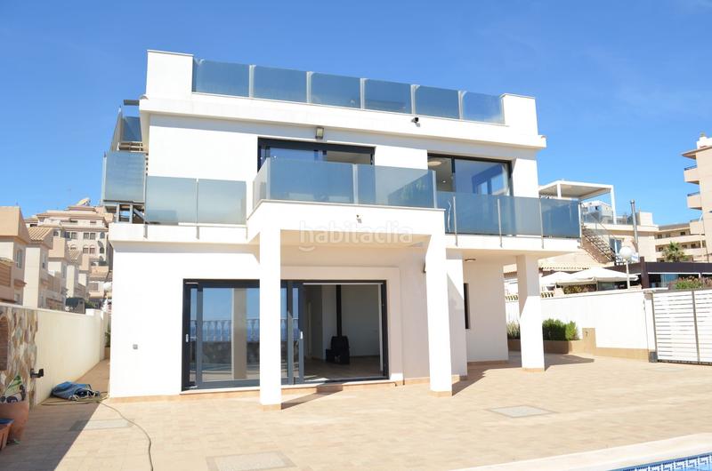 Foto 7c397c05-8b69-4b65-8542-728c045cdf6b. Chalet villa de obra nueva en primera linea de playa. en Torrevieja