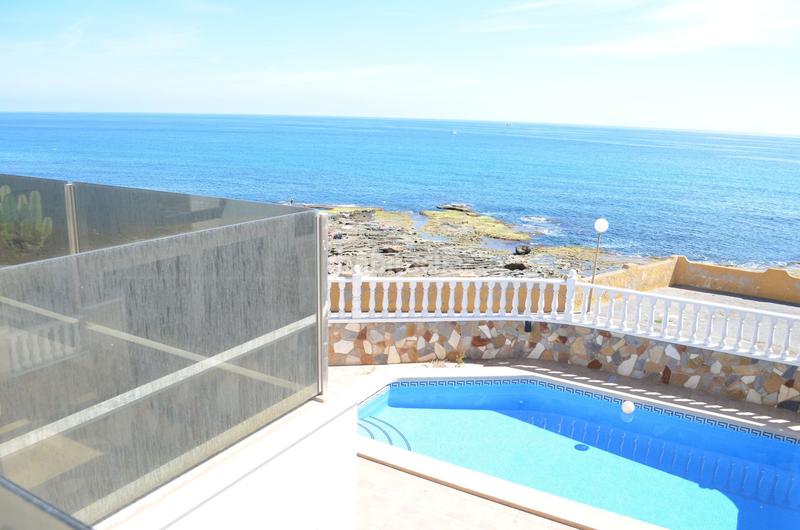 Foto 8b06b2e7-47e5-4de6-8281-2e60d6d3d90b. Chalet villa de obra nueva en primera linea de playa. en Torrevieja