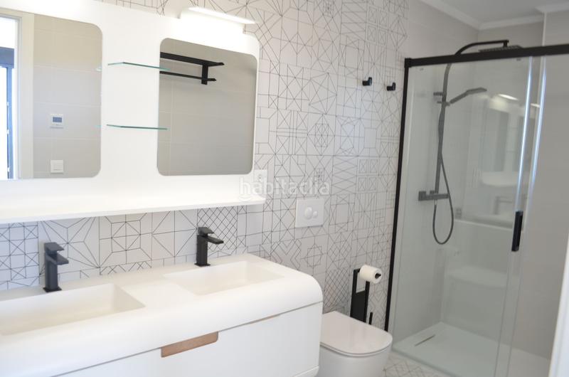Foto bcc787c5-2ffe-4764-9da1-029ec9b0d70b. Chalet villa de obra nueva en primera linea de playa. en Torrevieja