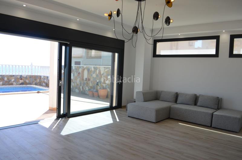 Foto bce22820-8c86-4efc-b6d7-858068e380a0. Chalet villa de obra nueva en primera linea de playa. en Torrevieja