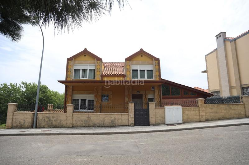 Foto bbc98835-1cd4-4a3b-8936-a1a07de46a42. Casa chalet independiente junto a la ría de mogro y al parque natural de las dunas de liencres en Piélagos