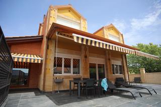 Casa  El pozo. Chalet independiente junto a la ría de mogro y al parque natural