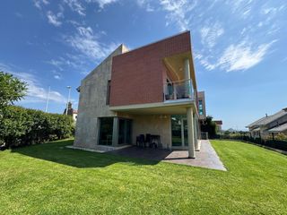 Casa  Mompia. Residencia en mompía  luz, diseño y privacidad a 5 minutos de sa