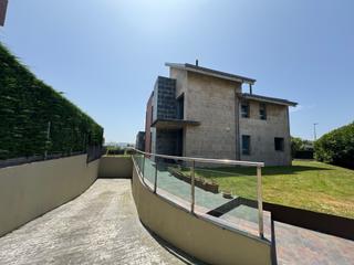 Maison  Mompia. Residencia en mompía  luz, diseño y privacidad a 5 minutos de sa