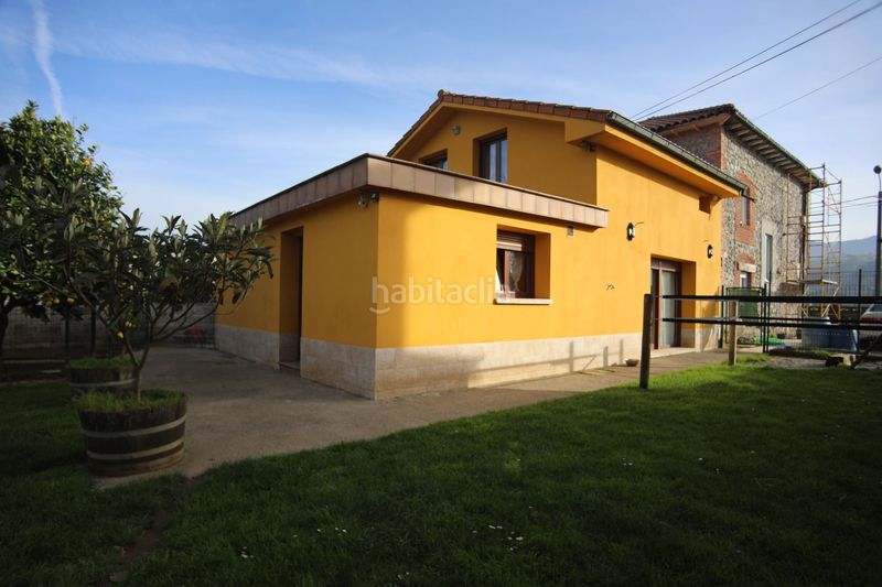 Foto ab6b4d1f-4770-43fa-9f6d-918566f6f391. Casa amb piscina a Santa María de Cayón
