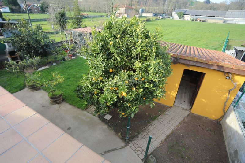 Foto b8266caf-9107-4893-9b1d-6ccec736e70f. Casa amb piscina a Santa María de Cayón