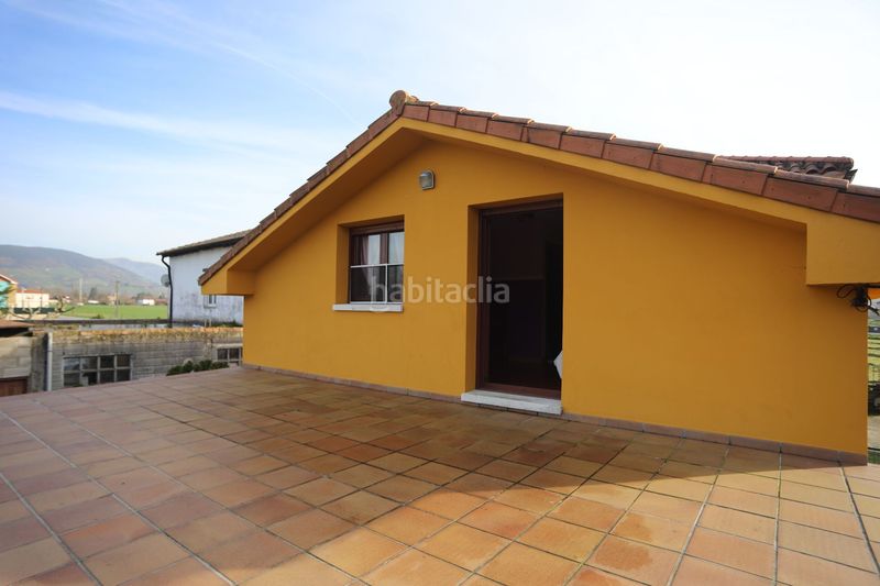 Foto de94eb06-3a98-4a0f-b191-768378aba909. Casa amb piscina a Santa María de Cayón
