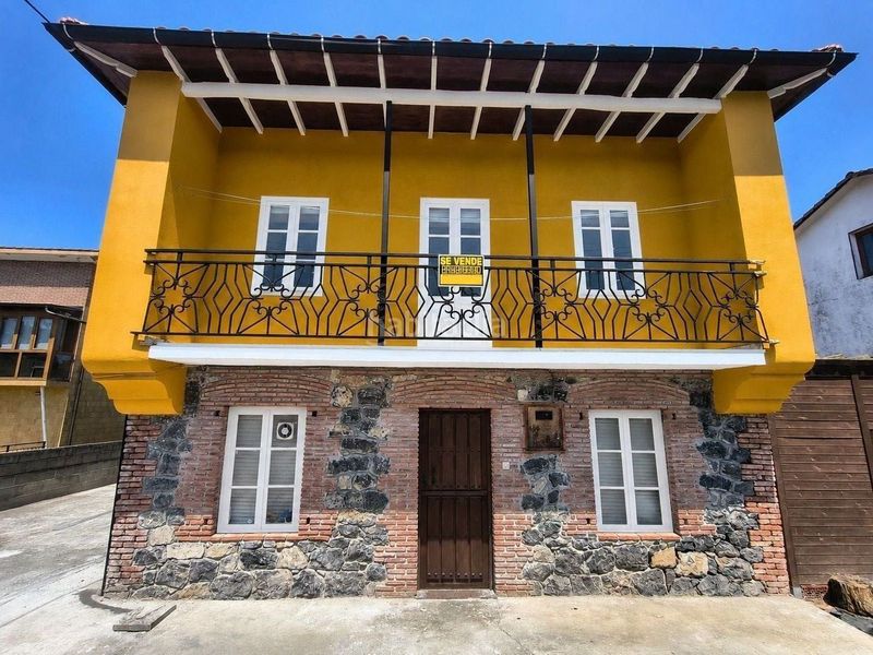 Foto e9b6fd0c-b4c2-4d97-8cc8-c5551579c028. Casa amb piscina a Santa María de Cayón