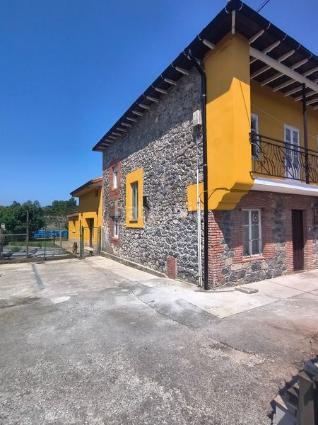 Foto fe8147a1-11be-40a0-957a-1eb0916803f1. Casa amb piscina a Santa María de Cayón