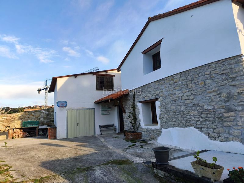 Foto f928dcab-da3e-4c14-81e5-35d1b6f6def9. Casa amb calefacció a Suances