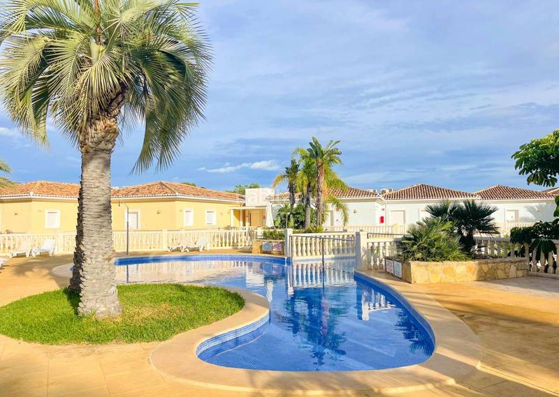 Foto 5d2c8786-de8a-4a3f-a842-e15ff4c48bf3. Pis amb piscina a La Fustera Benissa