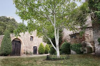 Mas à Camí cal creu 3. Masia catalogada i habitatge annex a granera. més de 869 m2 cons