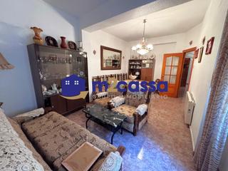 Pis a Santiago. Piso céntrico muy amplio y con patio