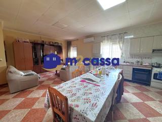 Casa a Parrilla. Casa con terreno en zona del consejero