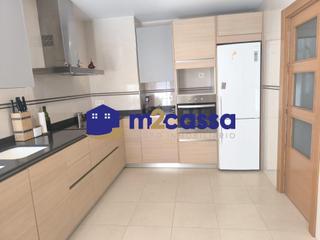 Pis en La Via. Piso amplio con garaje en la via