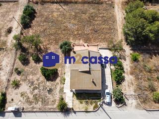 Casa a Purias. Casa independiente con parcela en purias