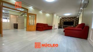 Appartement  Calle lópez landa. Estupendo piso de 5 habitaciones, 1 baño y 2 aseos