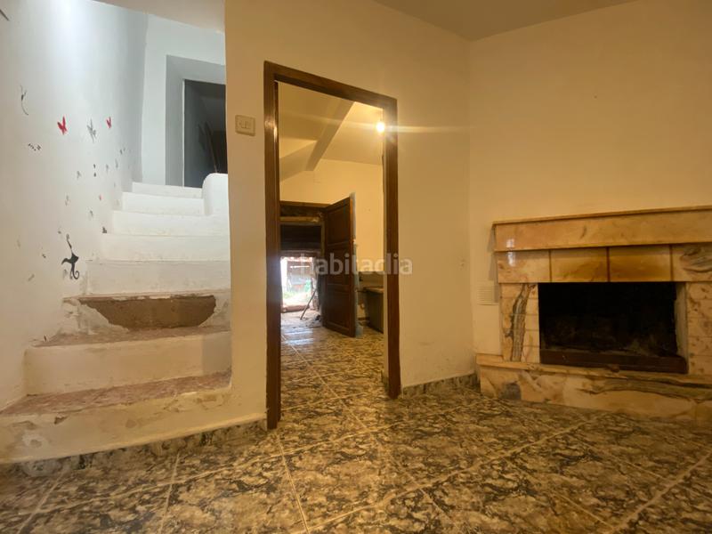 Foto 40198c61-666c-486f-9476-b11a6c621ead. Casa amb xemeneia a Cetina