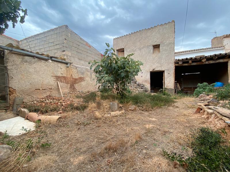 Foto 41e35d2d-ab18-45b5-b1ff-0b8f24c98e7f. Casa amb xemeneia a Cetina