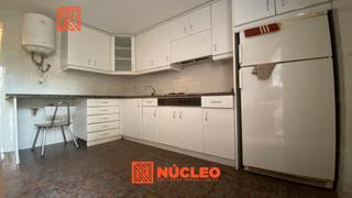 Maison  Calle castellana. Estupeda casa con 3 habitaciones, 1 baño y un gran corral.