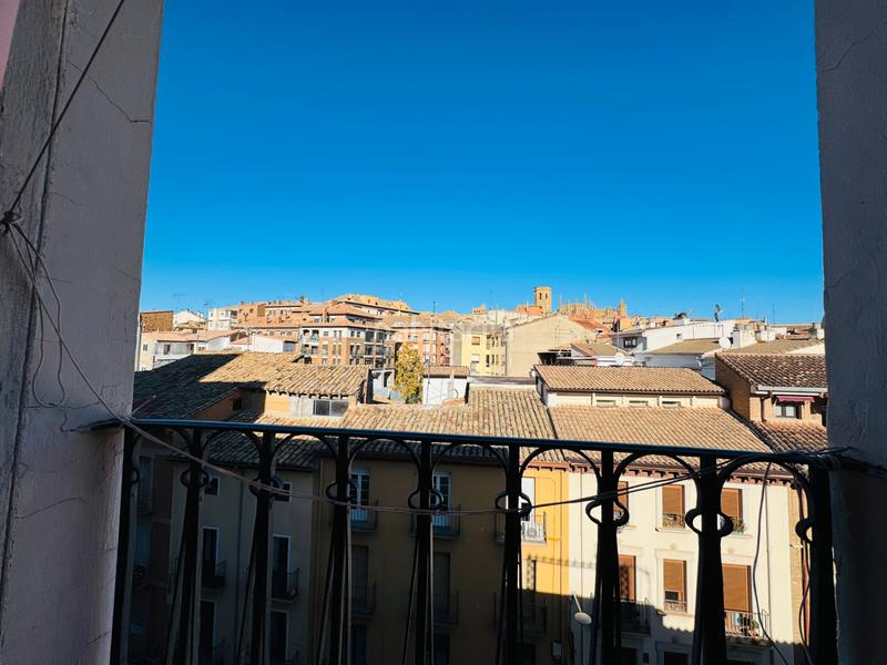 Foto f41dcfb2-c843-45d0-8184-7bdab2fef9ea. Piso oportunidad de compra o inversión en Casco Antiguo Huesca