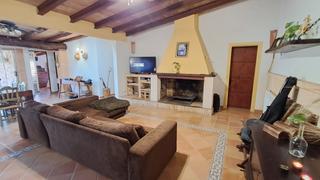 Casa a Manacor Centre. Descubre esta encantadora finca rstica a solo 2 km de manacor