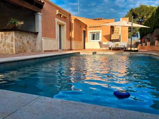 Chalet en Avinguda les violetes 328. descubre tu nuevo hogar en cala romntica!