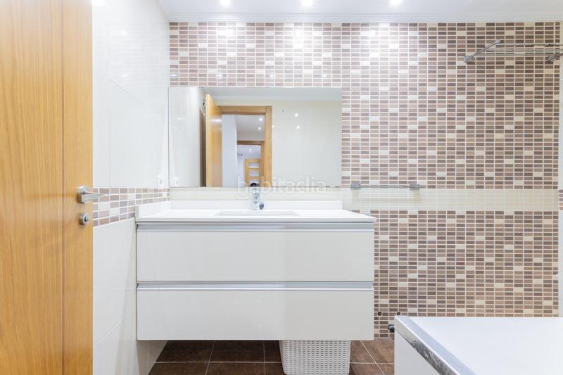 Foto 4c9ad6af-9058-4d7a-af81-e96860d86b72. Piso vive con estilo en este fantástico piso en finca seminueva. en Alfafar